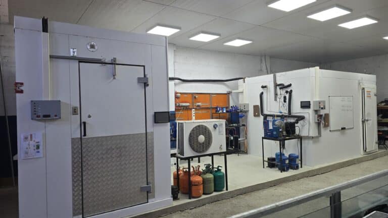 todos equipamentos de câmara fria expositores ilhas de congelados balcões refrigerados e toda linha de refrigeração comercial que o aluno vai trabalhar no laboratório dos Cursos Viana